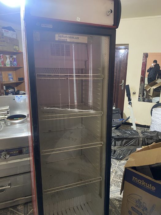 Продам витринный холодильник