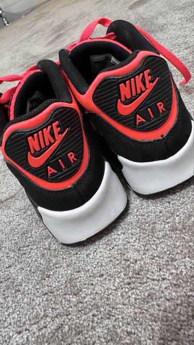 Adidasi Nike air