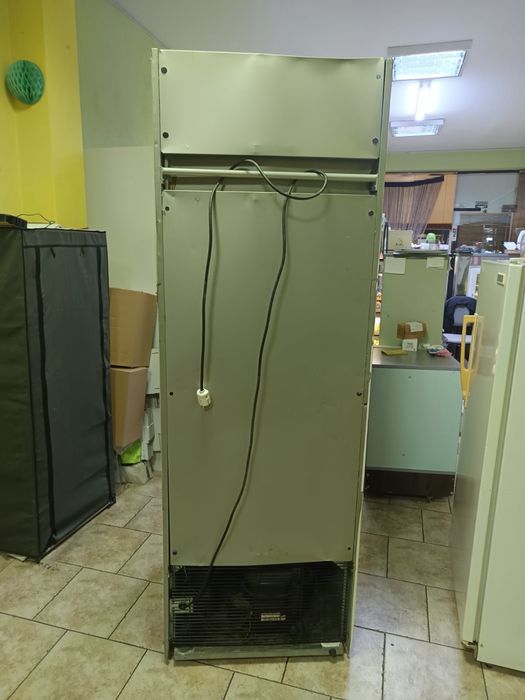 Вертикална хладилна витрина минусова