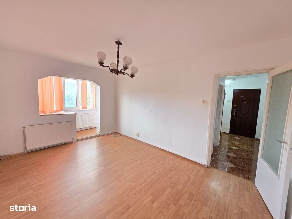 Apartament 3 camere, balcon, beci ,parcare, Brașov  zona Astra