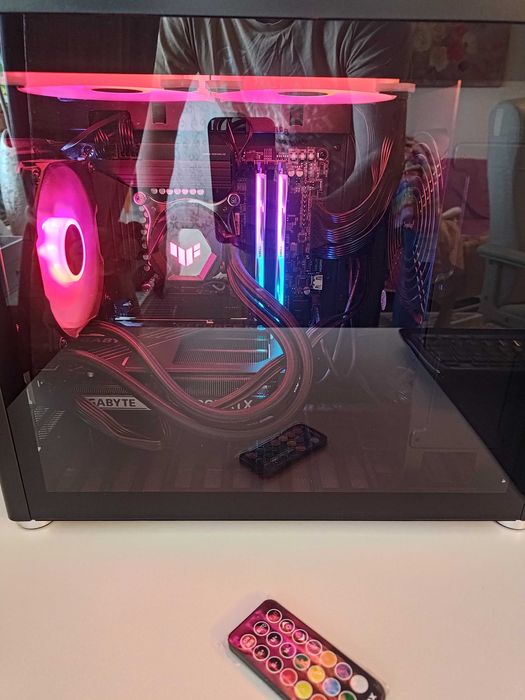 PC Gaming COMPLET Ultima Generatie Intel Core Ultra 5 245KF 32GB DDR5 RTX 5060 Ti 1TB SSD Monitor TCL QD-Mini LED TCL 25G64