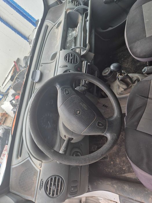 Продава се на части