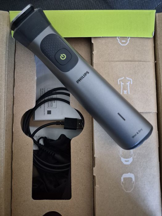 Мултифункционален тример Philips Series 7000 (13 в 1) - С гаранция!