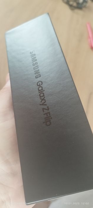 Коробка от сотки z flip