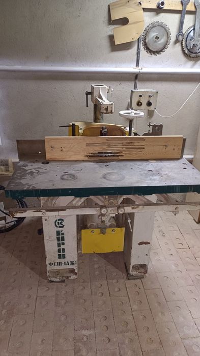 Деревообрабатывающи станок