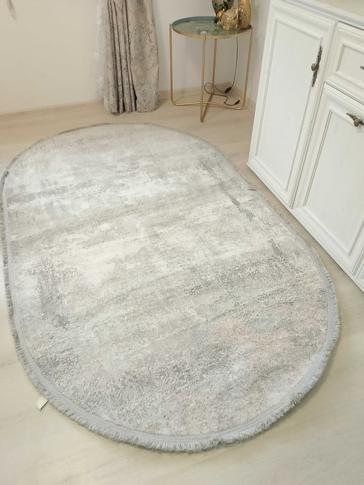 Продавам килим овален