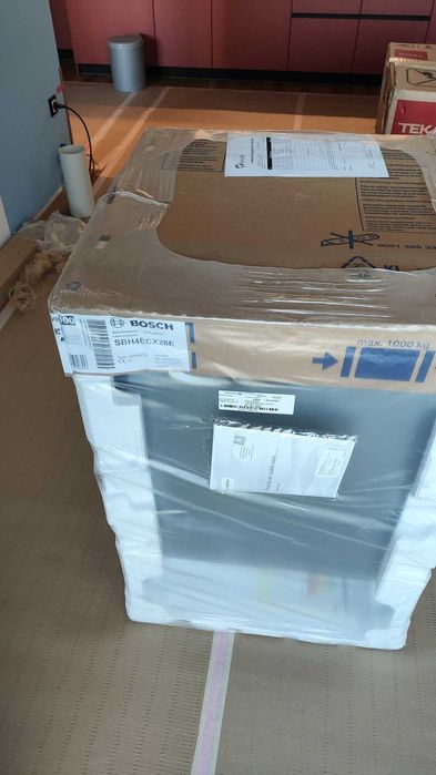 Продавам съдомиялна машина Bosch SBH4ECX28E