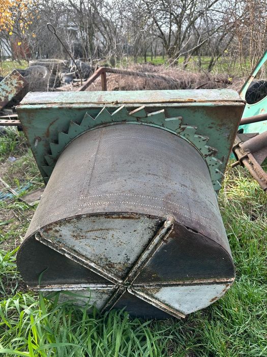 Radiator motor original Combină Sema 110, complet cu carcasă, curățat.