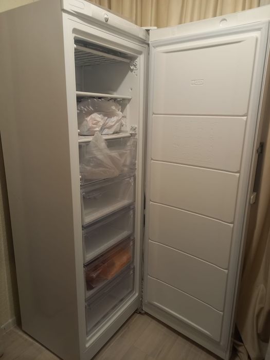 Морозильник Indesit 275 л белый