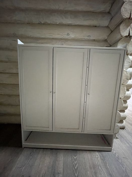 Обувной шкаф в белом цвете
