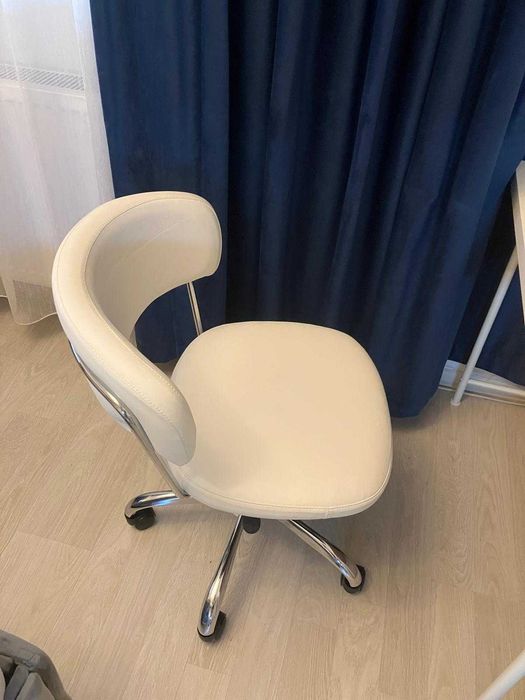 Scaun birou JYSK SNEDSTED alb, reglabil, folosit