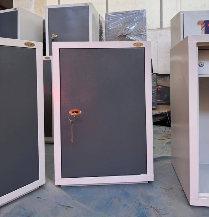 Сейф металлический