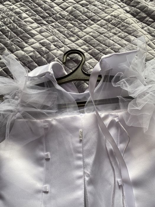 Платье белое на девочку 8-9 лет