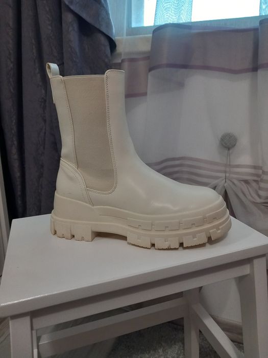 Бели боти 2бр. EVEN & ODD 38 н. и ASOS 37 н.