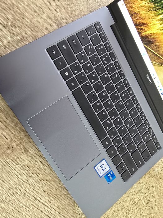 Ноутбук Huawei на i5
