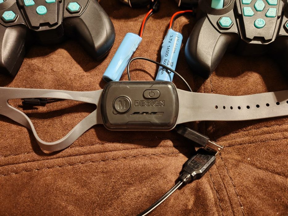 Продавам 2бр високопроходими робота с дистанционно