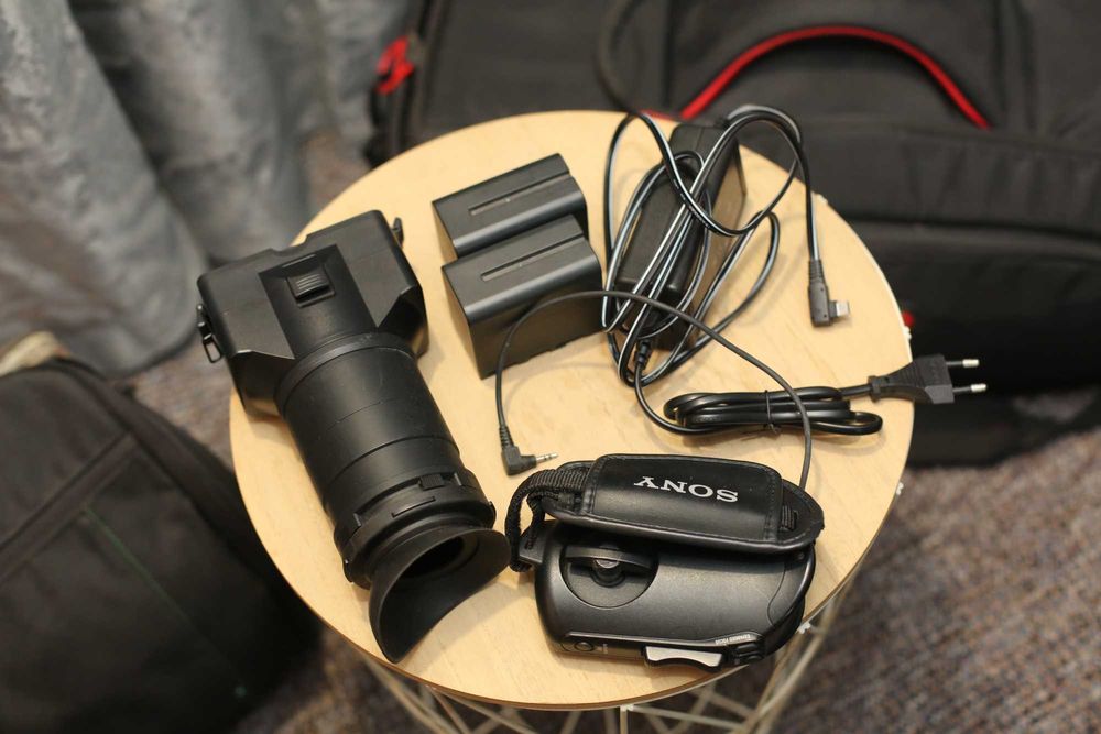 Кино камера Sony NEX FS700 E Super 35 Camcorder