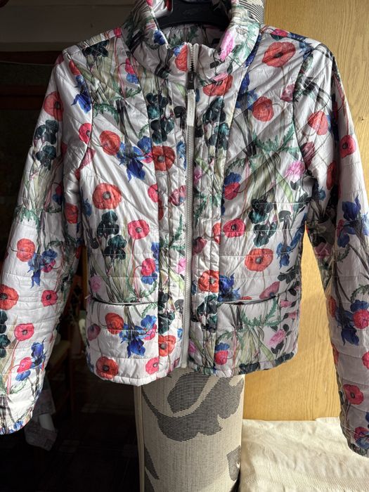 Тънко якенце на цветя