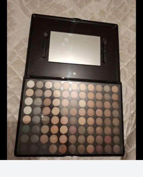 Продам новые тени