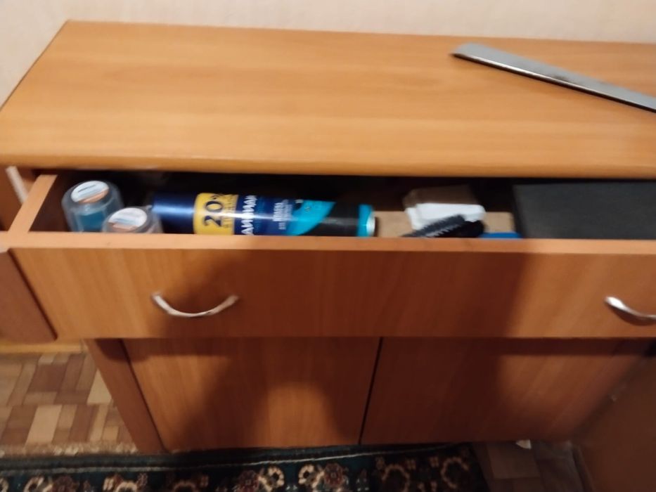 Продам тумбочку в тамбур