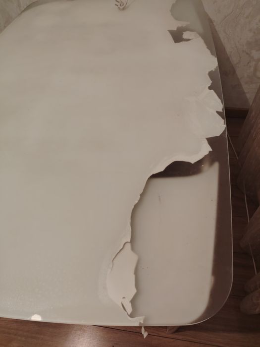 Стеклянный большой стол