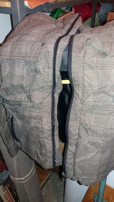 Продавам есенно детско яке