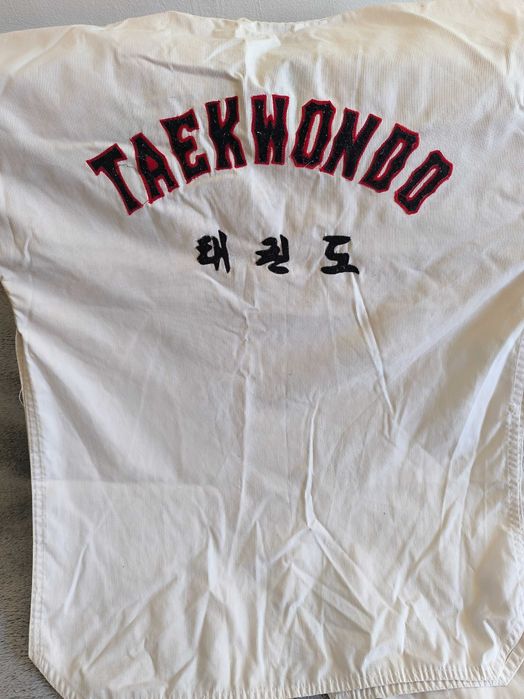 Vând set de 2 echipamente (dobok) Taekwondo mărimea 180 cm