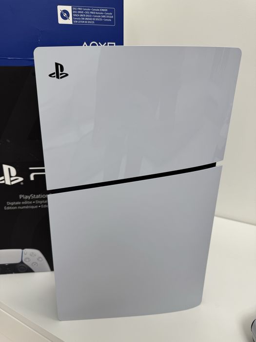 игровую приставк PlayStation 5 Slim