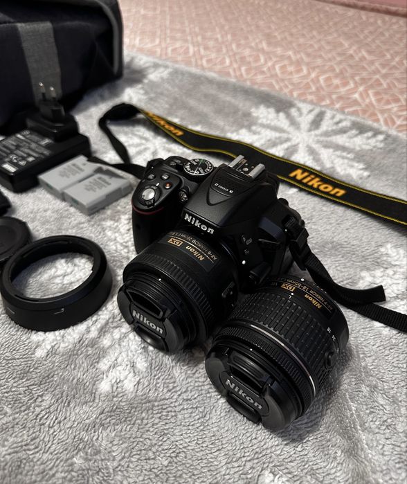 Nikon D5300 impecabil – 2 obiective, accesorii complete, puține cadre