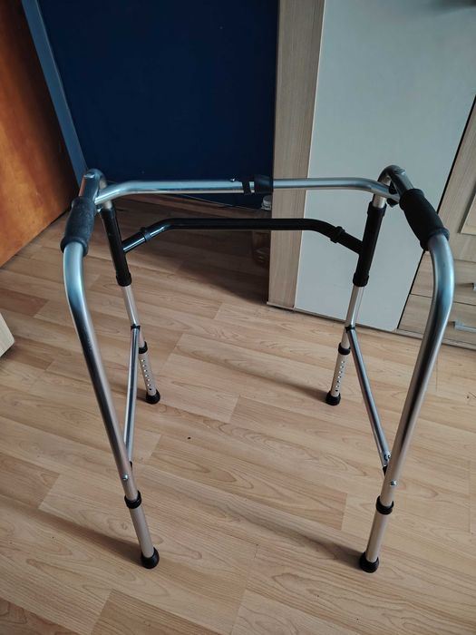 Продавам проходилка за възрастни