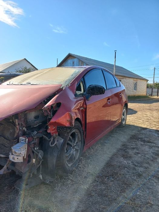 Тойота приус 2012 год