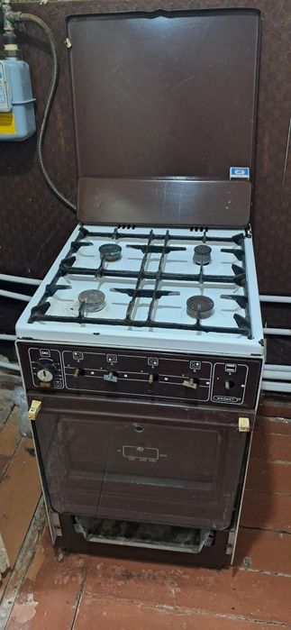 Kuxonniy sotiladi gaz plita sotiladi