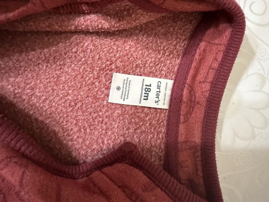 Продается комбинезон Carter's