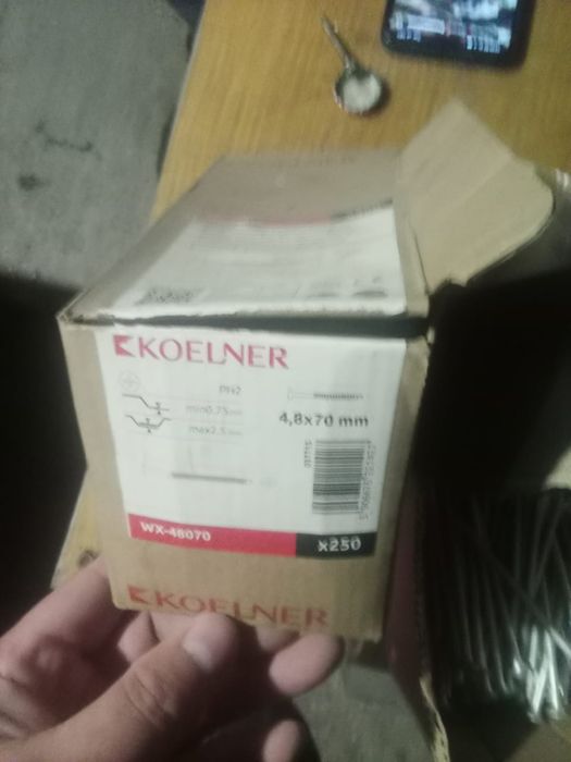 Продам саморезы кровельные