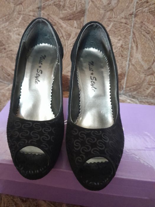 Super pantofi de ocazie,din piele.