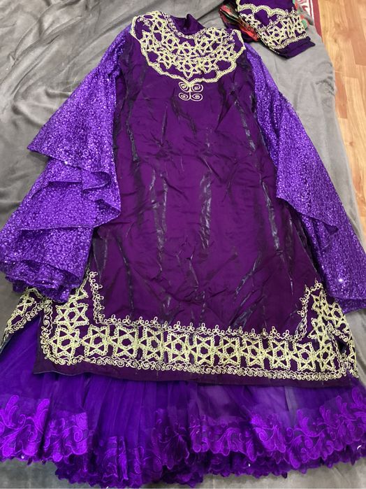 Нарядное платье и национальный атласовый чупан со штанами.