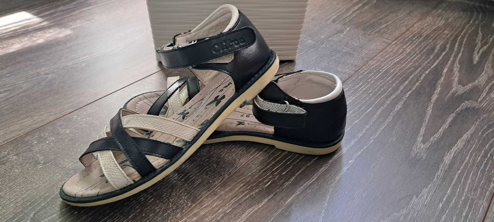 Сандали за момиче