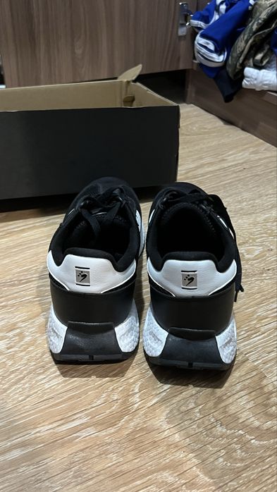 Кроссовки Adidas
