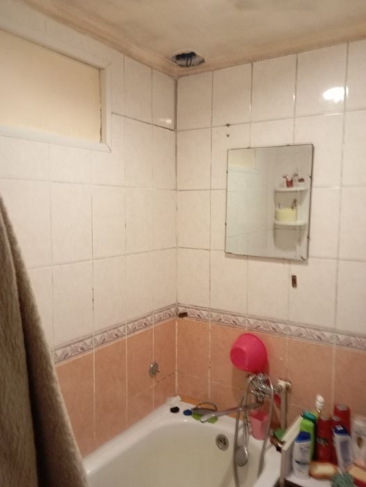 Продаётся 4 комнатная квартира.