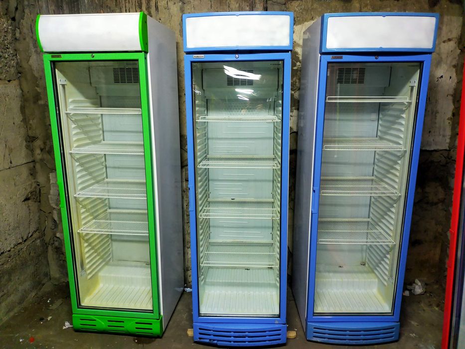 Холодильник витринный.