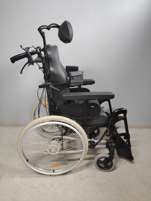 Carucior pliabil/fotoliu rulant pentru persoane cu dizabilitati.141