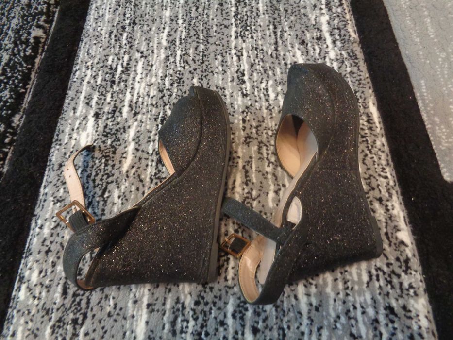 Vand sandale cu platforma 2