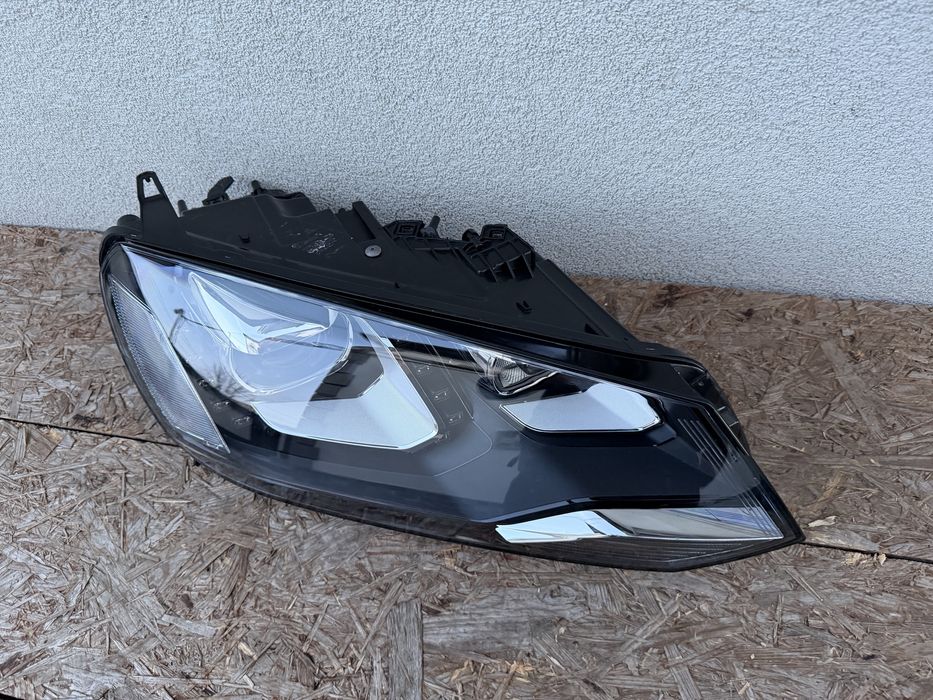 Far dreapta VW Touareg 7P 2010-2014 Xenon adaptiv + LED Original Europ