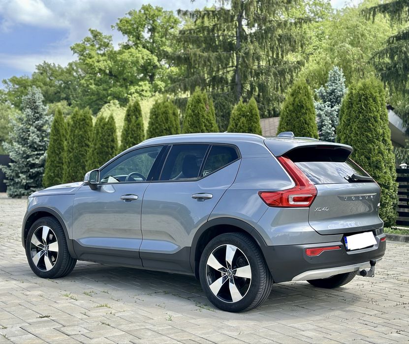 VOLVO XC40 / 2.0 D4 190 cp