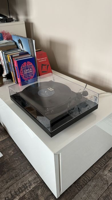 Pro-ject Debut lll Carbon DC Виниловый проигрыватель