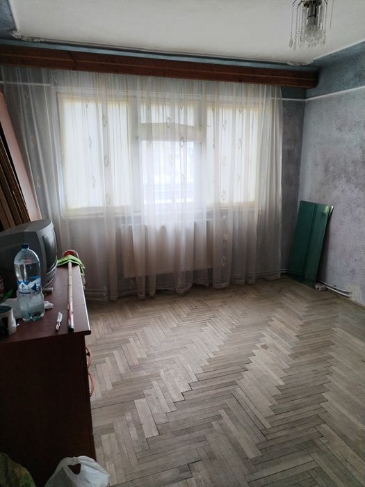 Vând apartament 2 camere în Roman