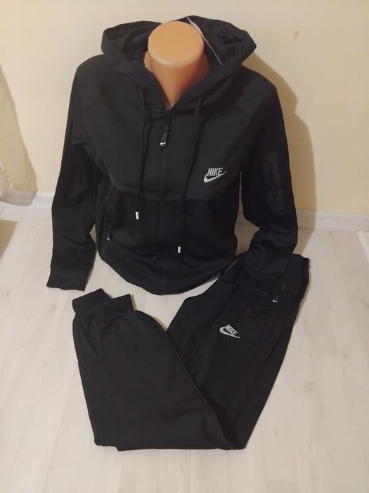 Trening dama si bărbați Nike .