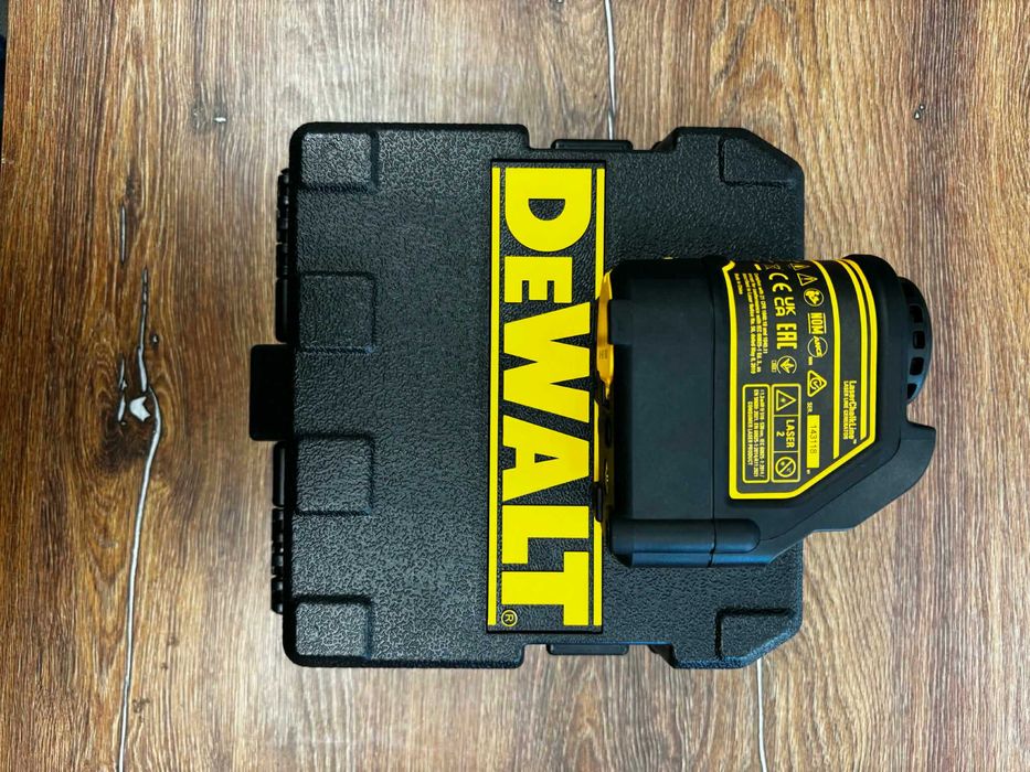 Зелен линеен лазерен нивелир DeWALT DW088CG, 20 м, 0.3 мм/м