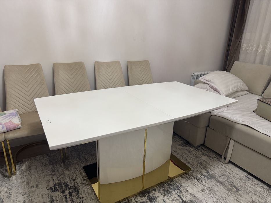 Продаётся стол со стульями