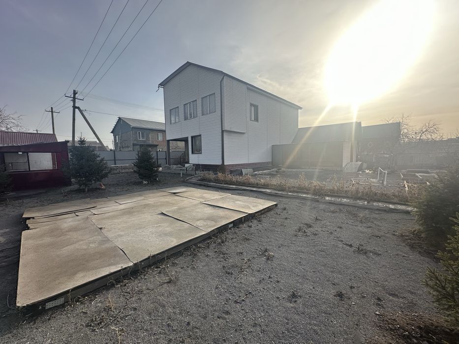 Продам 2х эт. дом